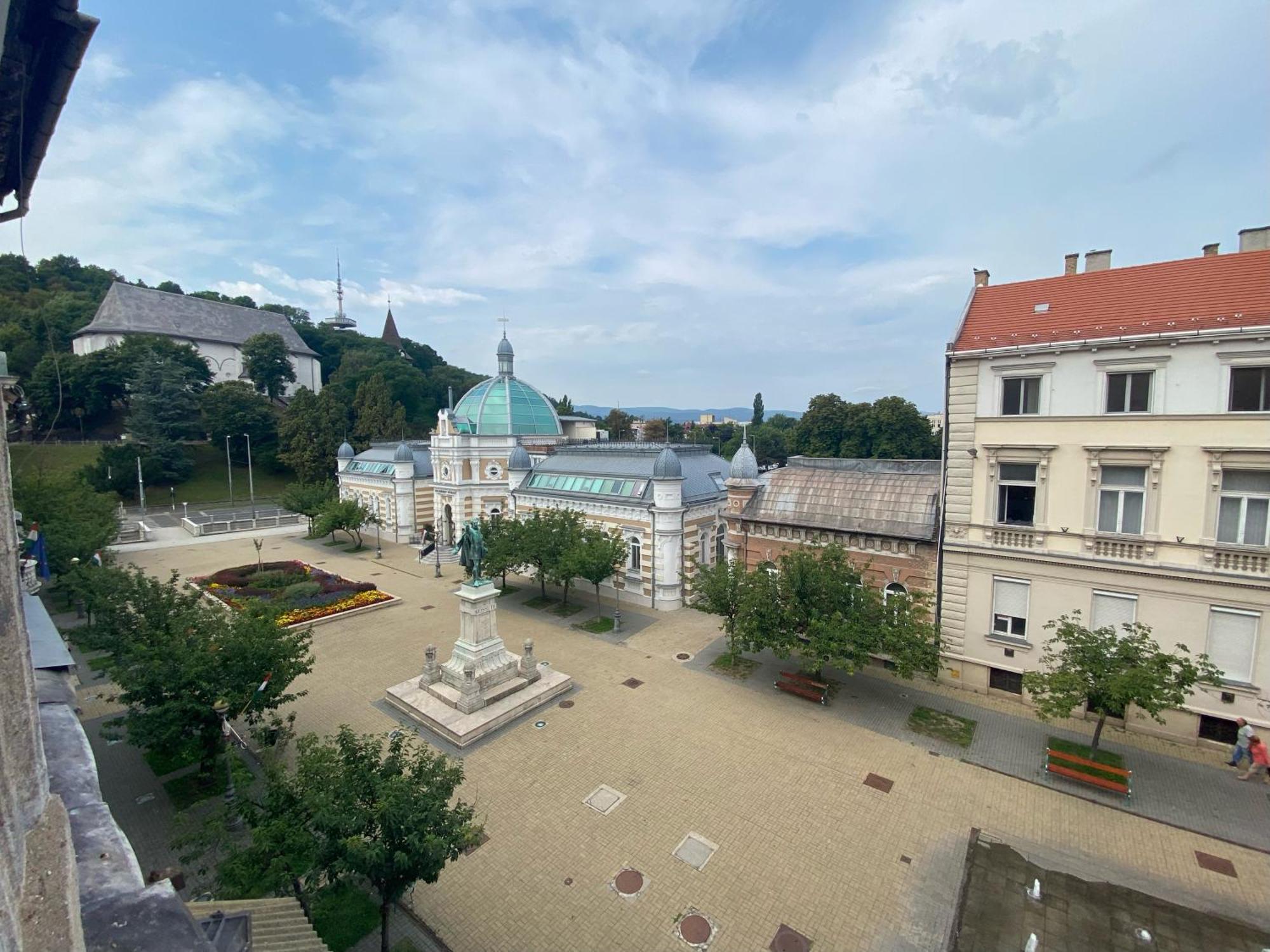 Czingu-Lak Apartment Miskolc Exterior photo